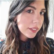 Laureata magistrale in filologia moderna con esami abilitanti in greco, impartisce lezioni in materie classiche